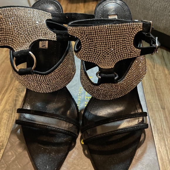 Heels - Picture 2 of 2